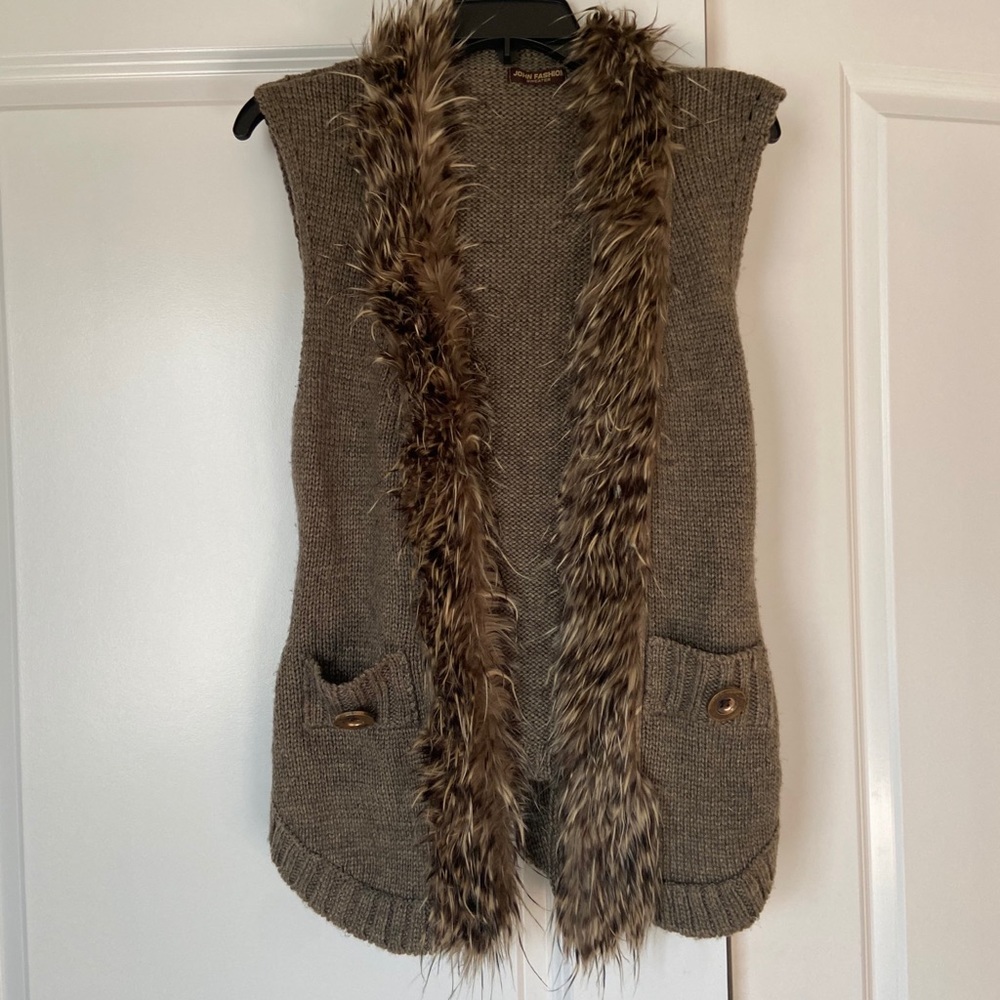 Sweater vest